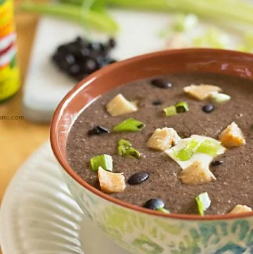 Habanero Chicken Black Bean Soup Recipe \\ Get it from itsyummi.com