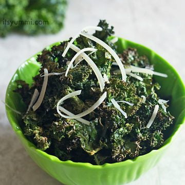 Spicy Parmesan Kale Chips from ItsYummi.com #GameTimeHero #CollectiveBias #ad