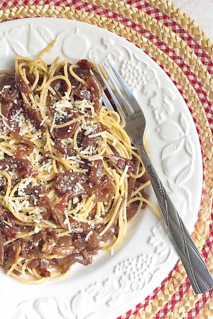 Brown Butter Bacon Pasta - Just 4 ingredients and 20 minutes to make this delicious dinner recipe! @itsyummi