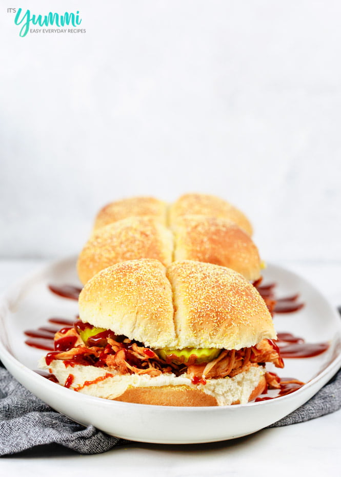 Slow Cooker Pulled Chicken Recipe by It's Yummi