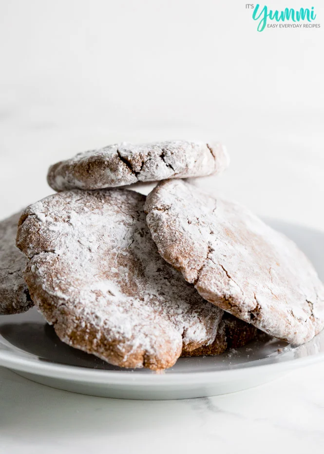 Chocolate Crinkle Cookies Recipe by It's Yummi