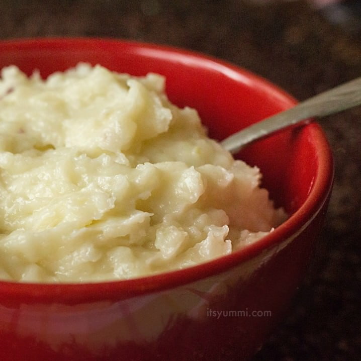 Get tips and a recipe to learn how to make the perfect mashed potatoes. Creamy and no lumps! Your holiday dinner will be changed forever!