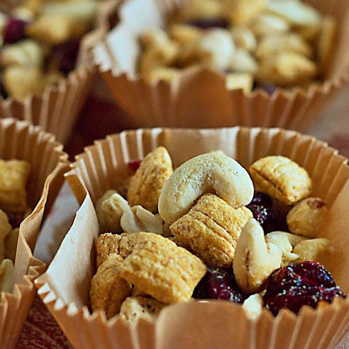 Ranch Roasted Nuts Snack Mix - a nutritious mix of cashews, peanuts, puffed oats, and dried cranberries. Perfect for holiday parties! 