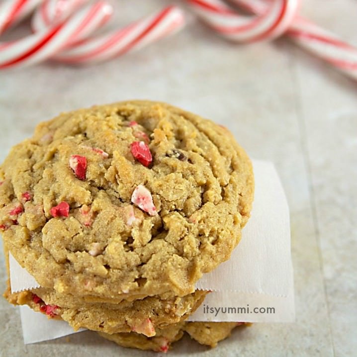Cookie Butter Peppermint Chip Cookies - my favorite chewy, sweet holiday cookie recipe. Kids AND adults love 'em!