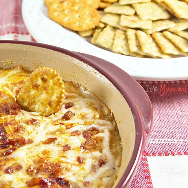 Clams casino dip is one of the best appetizers, especially for holiday entertaining. This dip recipe is a take on baked clams. #clamdip #clamscasino #bestappetizers hot clams casino dip with crackers