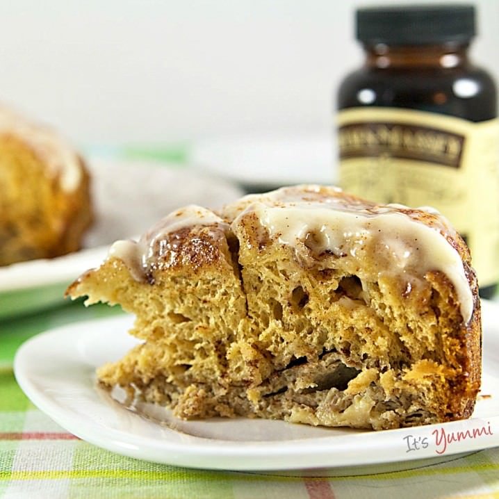 Easy Slow Cooker Cinnamon Roll Casserole recipe, from @itsyummi