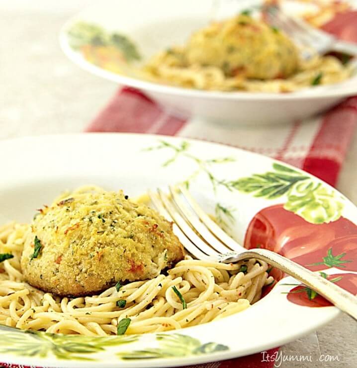 Crab Cake Scampi - This is a perfect recipe for lent! Flaky, tender crab cakes (sustainably harvested) sit on top of a bed of garlic-butter pasta. So easy to make! Get the recipe from itsyummi.com