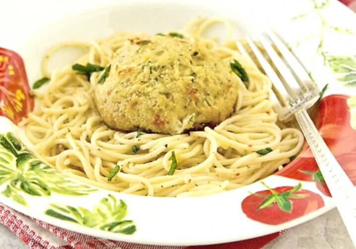 Crab Cake Scampi - This is a perfect recipe for lent! Flaky, tender crab cakes (sustainably harvested) sit on top of a bed of garlic-butter pasta. So easy to make! Get the recipe from itsyummi.com