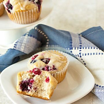 This recipe for Bisquick berry muffins takes just 15 minutes to make. Use frozen fruit instead of fresh and they come out SO moist! From ItsYummi.com