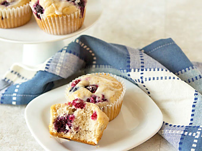 This recipe for Bisquick berry muffins takes just 15 minutes to make. Use frozen fruit instead of fresh and they come out SO moist! From ItsYummi.com
