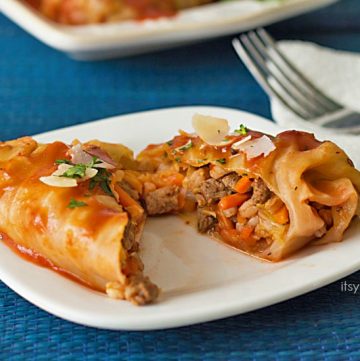 Cabbage Rolls with Turkey Sausage and Farro - a healthy, low carb recipe from @itsyummi