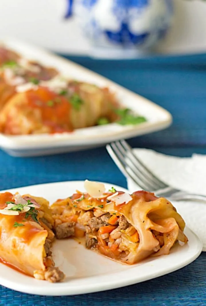 Cabbage Rolls with Turkey Sausage and Farro - a healthy, low carb recipe from @itsyummi