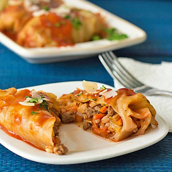 Cabbage Rolls with Turkey Sausage and Farro - a healthy, low carb recipe from @itsyummi