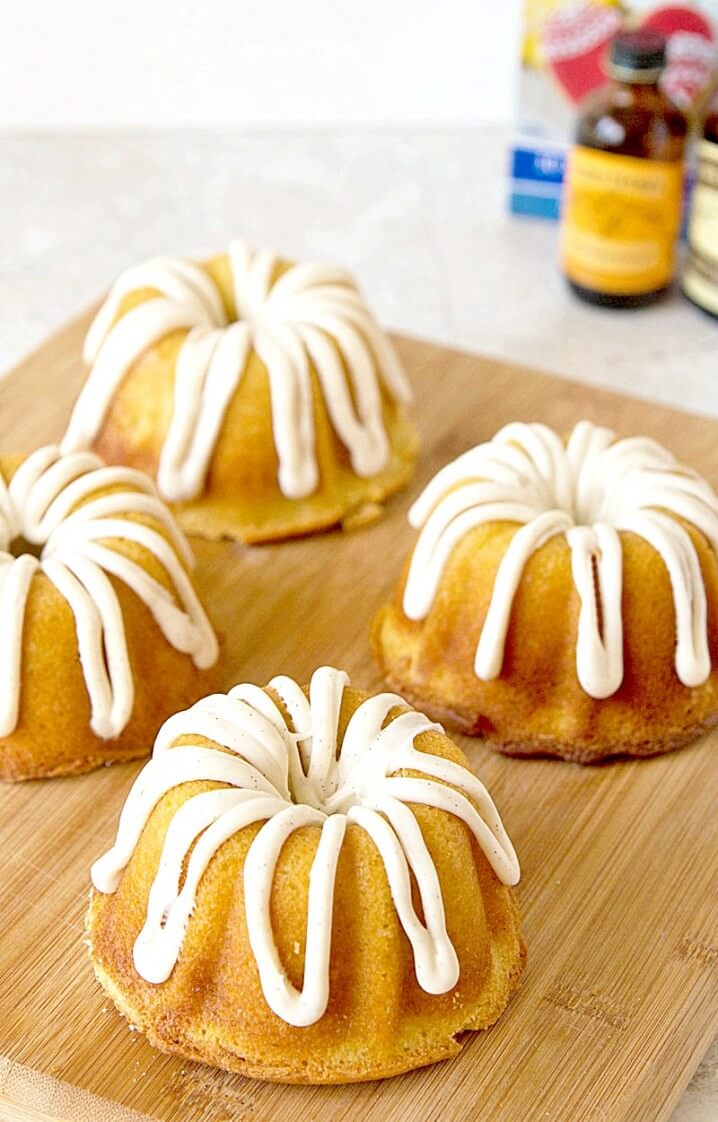 Creamsicle Bundt Cake - This pound cake recipe is inspired from the orange and vanilla flavors of the frozen Creamsicle pops that I loved as a kid. - Get the recipe on ItsYummi.com @itsyummi