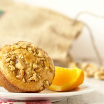 Recipe for Pancake Muffins with Brown Butter Glazed Walnuts - Fluffy pancakes with no flipping involved! Perfect for breakfast on the go, too. Recipe on ItsYummi.com for #brunchweek