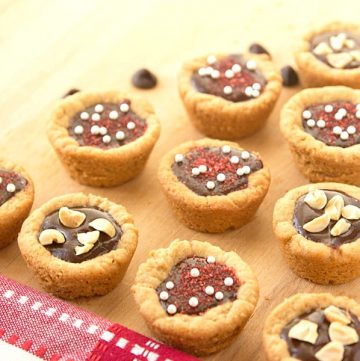 Chocolate Ganache Filled Peanut Butter Cookie Cups - The perfect bite-sized cookie for a snack or to place on a holiday cookie platter. Get the recipe from @itsyummi