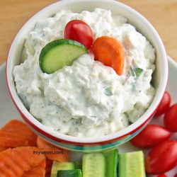Creamy Dill Cucumber Yogurt Dip Recipe - If you're looking for a healthier snack to take to parties or serve as a game day snack, this dip is it! Light Greek yogurt, cream cheese, cucumber, dill, and a few spices are all you need to make this yummi dip! Get the recipe from @itsyummi