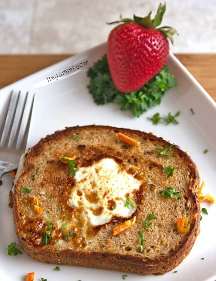 Moon Over Miami Egg - This is a classic fried egg breakfast! Also known as Toad in a Hole or Bird in a Nest, it's a cage-free egg that's cooked inside of whole grain, Harvest Selects Seeded Bread from @PepperidgeFarm - Get the recipe from @itsyummi (AD)
