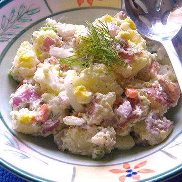 Farmer's Market Potato Salad is a quick, easy, and delicious vegetarian side dish, made with fresh vegetables from your local farmer's market or your vegetable garden! Get the recipe on itsyummi.com
