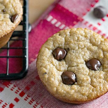 Chocolate Chip Banana Blender Muffins - I love these quick bread muffins! The batter is made in a blender, so there's less mess, and they bake up in about 15 minutes. - Recipe on itsyummi.com