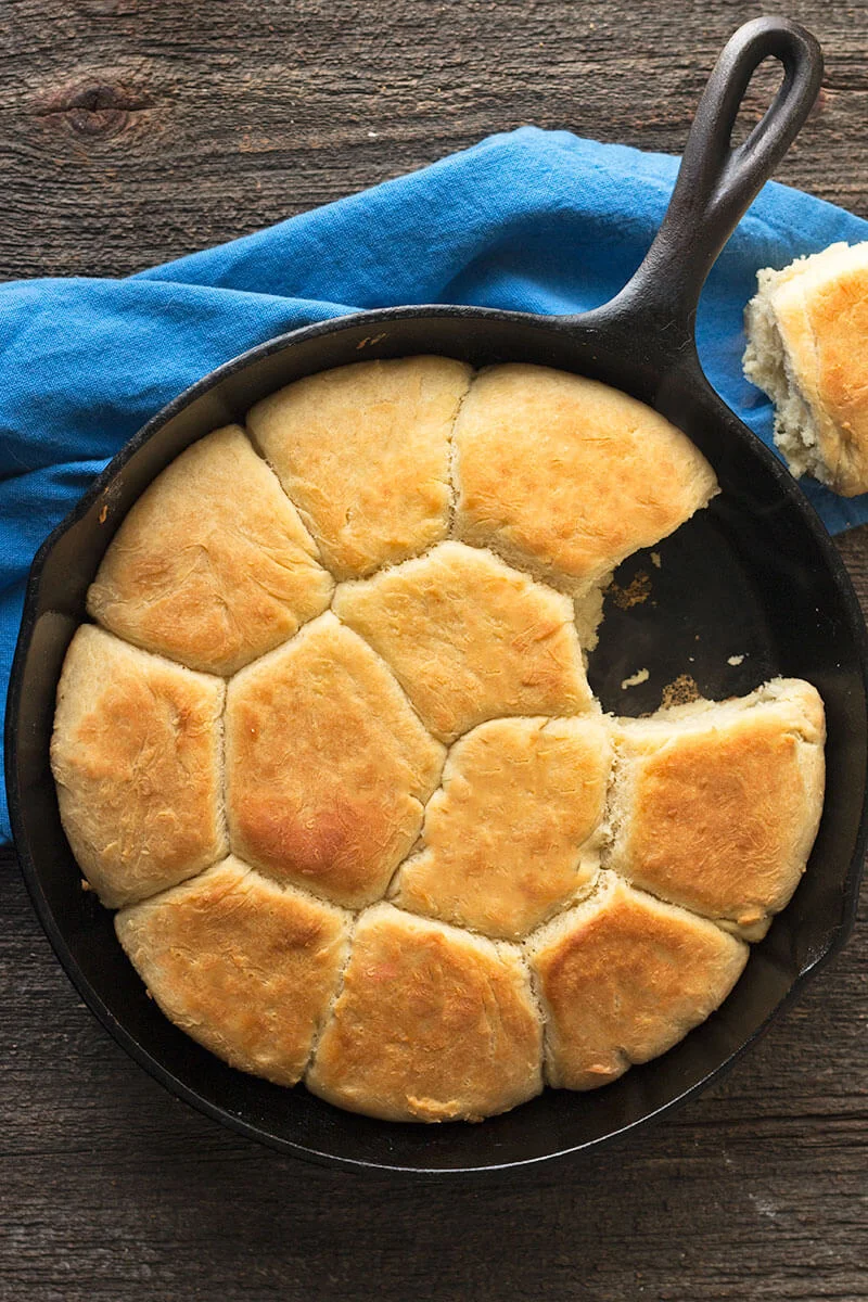 Quick rise easy yeast rolls are the perfect go-to dinner roll recipe! The recipe uses rapid rise yeast, so the rolls only have one 20 minute rise time! | ItsYummi.com | easy rolls | rapid rise | yeast rolls | dinner rolls