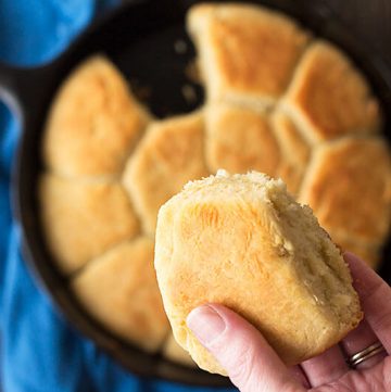 Quick rise easy yeast rolls are the perfect go-to dinner roll recipe! The recipe uses rapid rise yeast, so the rolls only have one 20 minute rise time! | ItsYummi.com | easy rolls | rapid rise | yeast rolls | dinner rolls