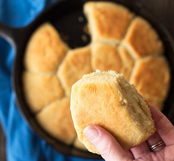 Quick rise easy yeast rolls are the perfect go-to dinner roll recipe! The recipe uses rapid rise yeast, so the rolls only have one 20 minute rise time! | ItsYummi.com | easy rolls | rapid rise | yeast rolls | dinner rolls