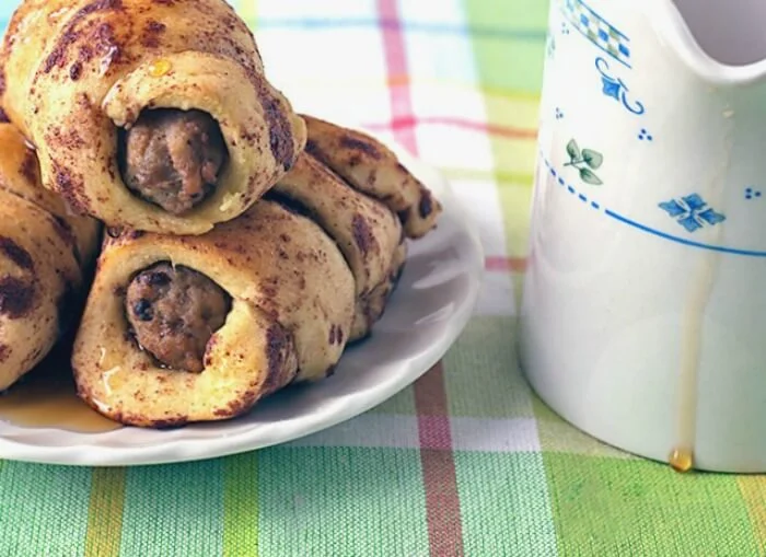 Maple Sausage Cinnamon Roll Bundles - a quick and easy breakfast treat!