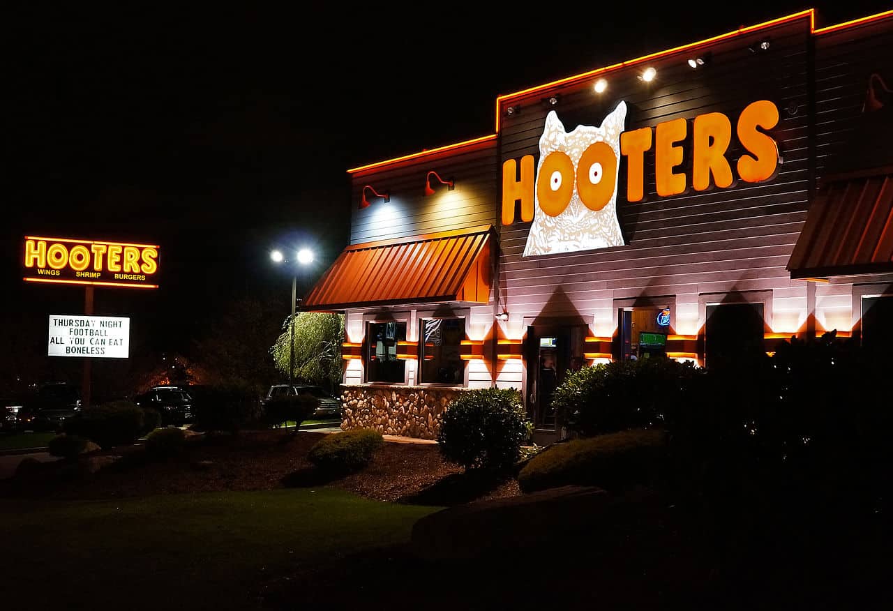 Hooters location
